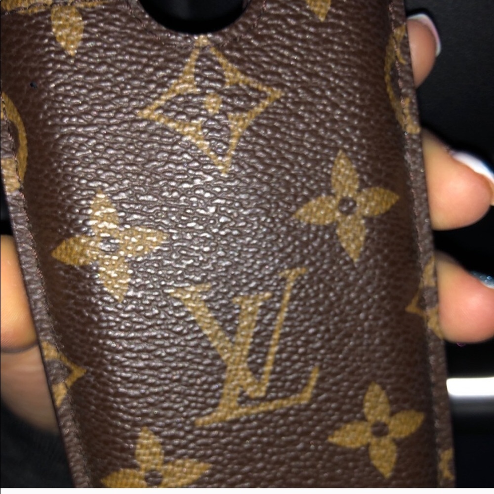 Louis Vuitton Multi Purpose Pouch - Picture 4 of 8